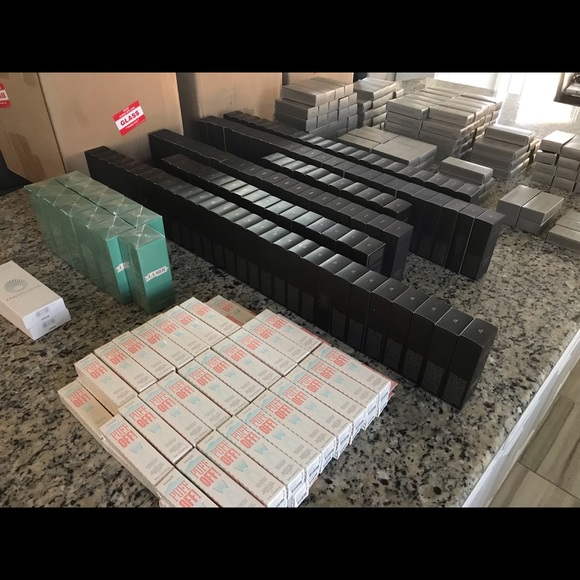 Laura Mercier Foundation Butterscotch 1oz - Picture 2 of 2